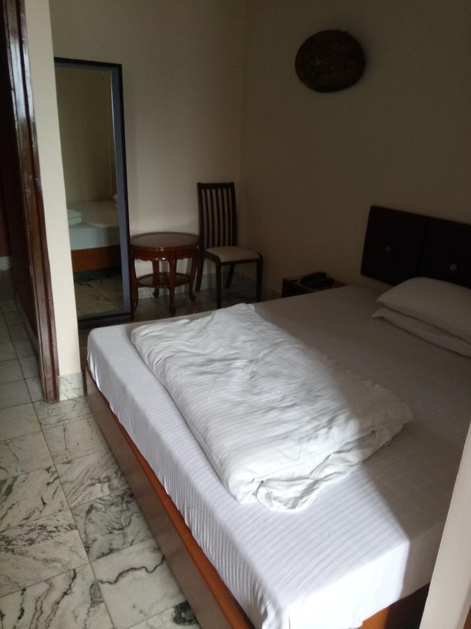 Service Apartments, Park Street, Calcutta Buitenkant foto